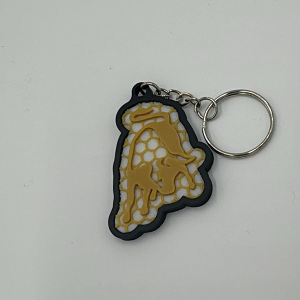 Lamborghini Bulle Schlüsselanhänger am Autoschlüssel auf Tisch platziert